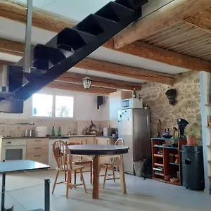 Hébergement de vacances Maison Restauree A L'ancienne Avec Terrasse, Jouques